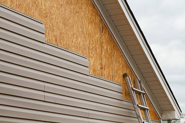 Professional Wood Siding technician working in McLean, TX